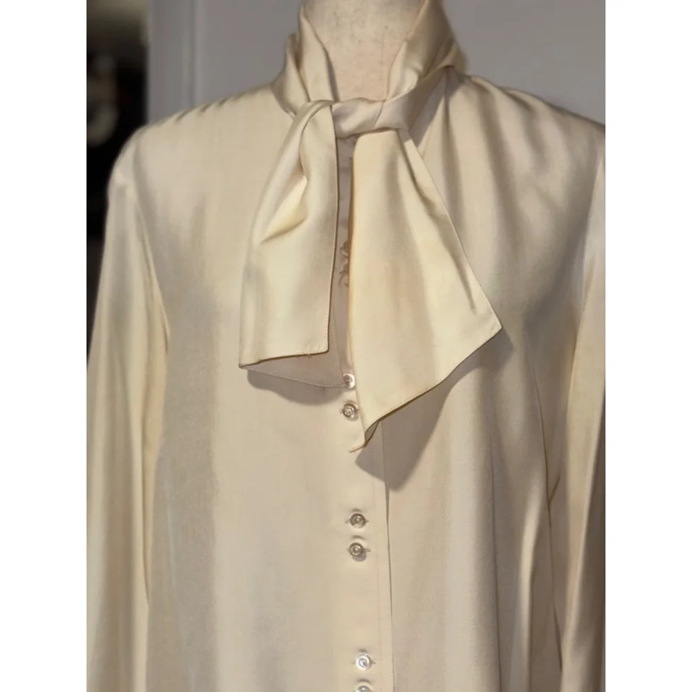 Long sleeve blouse cream colored 100% silk. To fit bust 38 inches. Yeager London - Picture 3 of 14